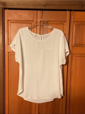 Maurices Cream Short Sleeve Scoop Neck Blouse, excellent condition